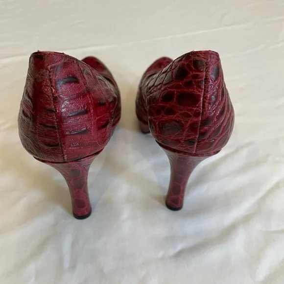 Talbots burgundy faux snakeskin 4 inch platform heels size 6 - Picture 4 of 9